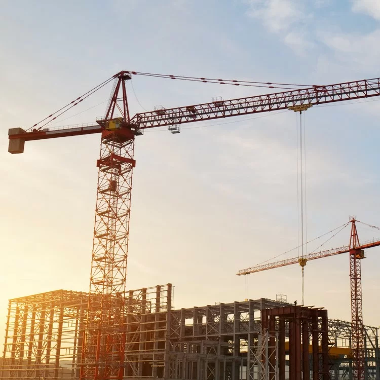 Gr&uacute;a torre QTZ6015-10t con kit de montaje